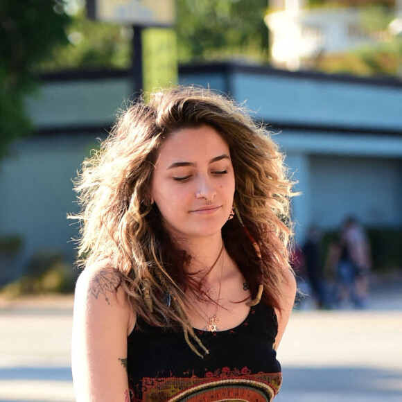 Exclusif - Paris Jackson arrive à son studio d'enregistrement à Los Angeles le 27 juillet 2020.