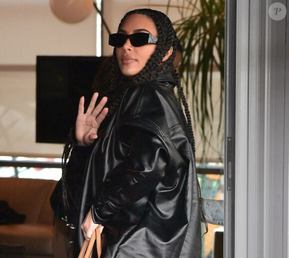 Kim Kardashian arrive à l'aéroport de Paris - Le Bourget, France.