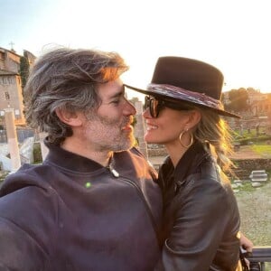 Laeticia Hallyday et Jalil Lespert lors de leur week-end en amoureux à Rome. Octobre 2020