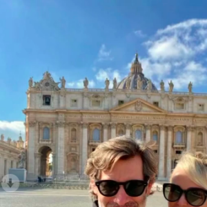 Jalil Lespert et Laeticia Hallyday, photo souvenir de leur week-end à Rome en octobre 2020, sur Instagram le 11 mai 2021.