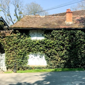 Le moulin de Breuil, propriété du couple Tapie (Bernard Tapie et sa femme Dominique) à Combs-la-Ville, France, le 18 avril 2021. Le couple a été violentés dans la nuit du samedi 3 avril au dimanche 4 avril 2021, par quatre hommes qui se sont introduits dans leur maison de Seine-et-Marne avant de prendre la fuite avec des bijoux. © Valerian Wagner/Bestimage