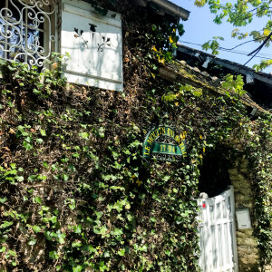 Le moulin de Breuil, propriété du couple Tapie (Bernard Tapie et sa femme Dominique) à Combs-la-Ville, France, le 18 avril 2021. Le couple a été violentés dans la nuit du samedi 3 avril au dimanche 4 avril 2021, par quatre hommes qui se sont introduits dans leur maison de Seine-et-Marne avant de prendre la fuite avec des bijoux. © Valerian Wagner/Bestimage