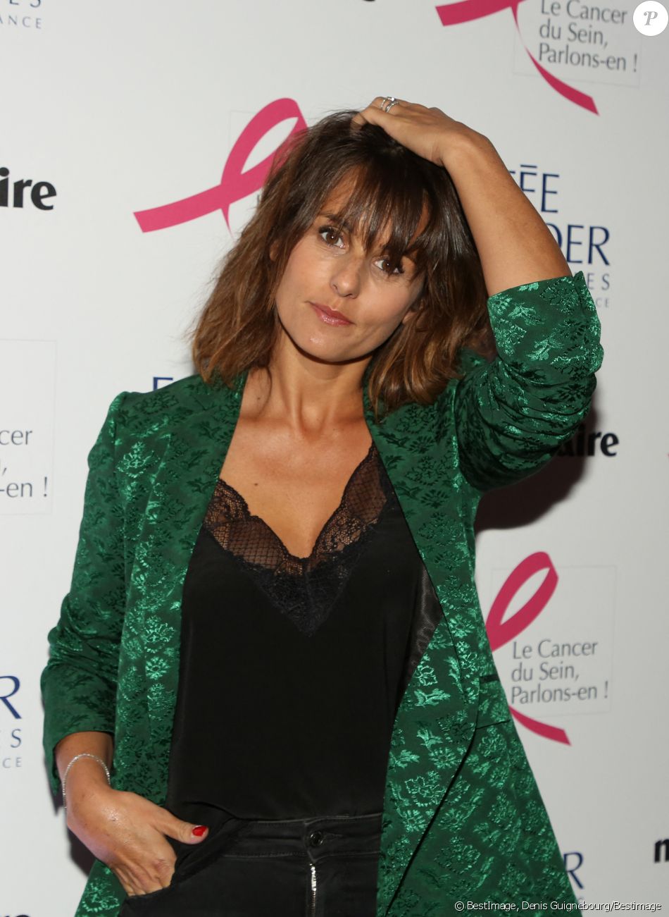 Faustine Bollaert lors de la soirée de lancement de la 25ème édition "Octobre rose" sur la péniche Pavillon Seine à Paris, France, le 1er octobre 2018. L'association Le Cancer du Sein, Parlons-en! lance la 25 édition d'Octobre Rose en France. © Denis Guignebourg/Bestimage