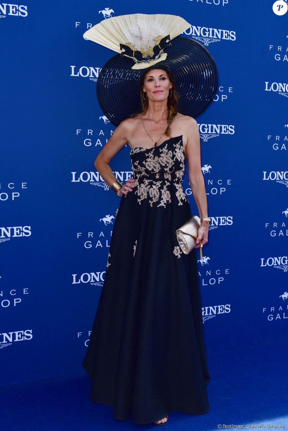 Sophie Thalmann en robe C. Guillarmé (Miss France 1998) - 168ème Prix de Diane Longines à l'hippodrome de Chantilly, France, le 18 juin 2017. © Giancarlo Gorassini/Bestimage