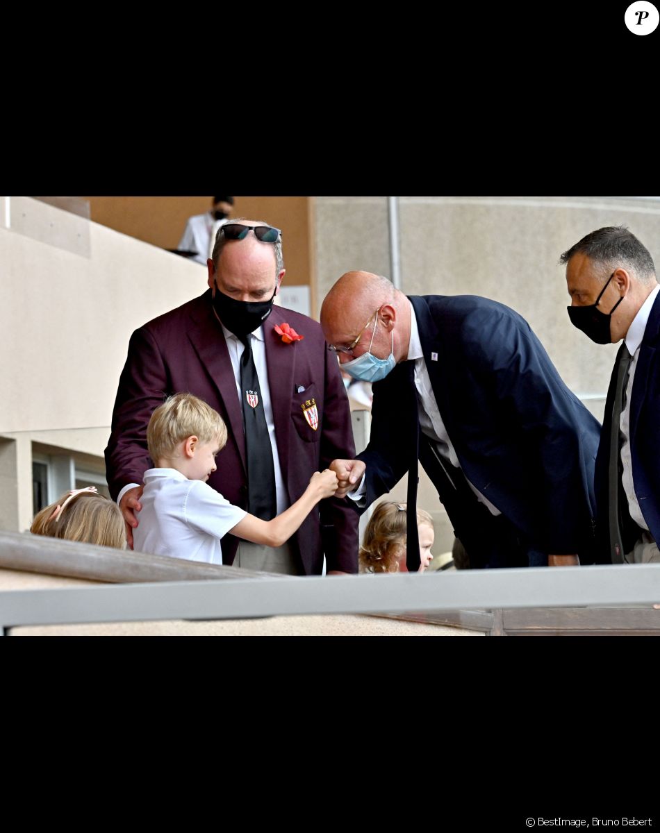Le prince Albert II de Monaco, son fils le prince héréditaire Jacques et Bernard Laporte durant la dernière journée du World Rugby Sevens Repechage tournament qui se déroule au Stade Louis II le 20 juin 2021. Cette compétition est organisée par la Fédération Monégasque de Rugby (FMR), dont le président est Gareth Wittstock, le frère de la Princesse Charlene de Monaco. © Bruno Bebert/Bestimage