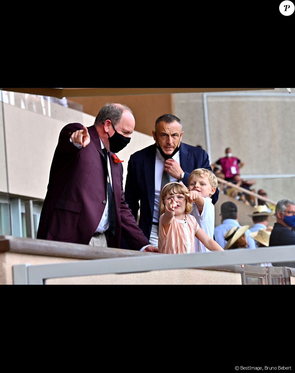 Le prince Albert II de Monaco et ses enfants Jacques et Gabriella durant la dernière journée du World Rugby Sevens Repechage tournament qui se déroule au Stade Louis II le 20 juin 2021. Cette compétition est organisée par la Fédération Monégasque de Rugby (FMR), dont le président est Gareth Wittstock, le frère de la Princesse Charlene de Monaco. © Bruno Bebert/Bestimage