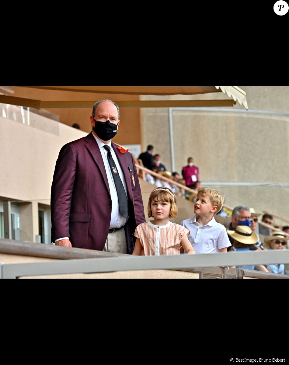 Le prince Albert II de Monaco et ses enfants Jacques et Gabriella durant la dernière journée du World Rugby Sevens Repechage tournament qui se déroule au Stade Louis II le 20 juin 2021. Cette compétition est organisée par la Fédération Monégasque de Rugby (FMR), dont le président est Gareth Wittstock, le frère de la Princesse Charlene de Monaco. © Bruno Bebert/Bestimage