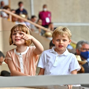 Le prince Albert II de Monaco et ses enfants Jacques et Gabriella durant la dernière journée du World Rugby Sevens Repechage tournament qui se déroule au Stade Louis II le 20 juin 2021. Cette compétition est organisée par la Fédération Monégasque de Rugby (FMR), dont le président est Gareth Wittstock, le frère de la Princesse Charlene de Monaco. © Bruno Bebert/Bestimage