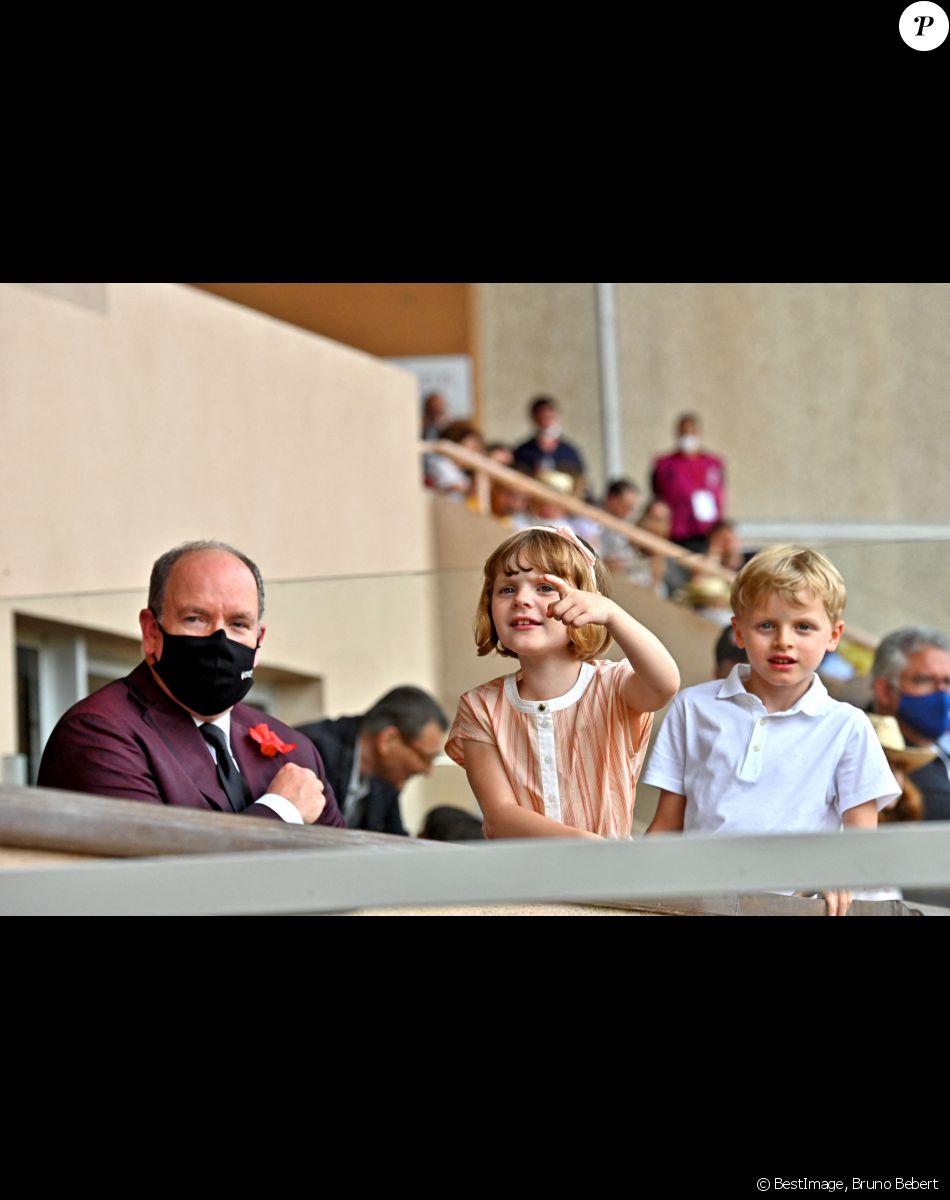 Le prince Albert II de Monaco et ses enfants Jacques et Gabriella durant la dernière journée du World Rugby Sevens Repechage tournament qui se déroule au Stade Louis II le 20 juin 2021. Cette compétition est organisée par la Fédération Monégasque de Rugby (FMR), dont le président est Gareth Wittstock, le frère de la Princesse Charlene de Monaco. © Bruno Bebert/Bestimage