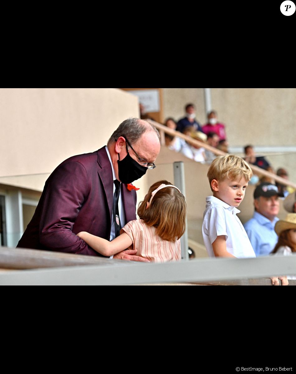 Le prince Albert II de Monaco et ses enfants Jacques et Gabriella durant la dernière journée du World Rugby Sevens Repechage tournament qui se déroule au Stade Louis II le 20 juin 2021. Cette compétition est organisée par la Fédération Monégasque de Rugby (FMR), dont le président est Gareth Wittstock, le frère de la Princesse Charlene de Monaco. © Bruno Bebert/Bestimage