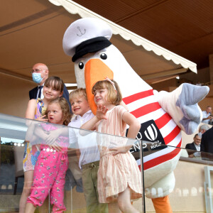 Kaia Rose et Bodie, les enfants de Gareth Wittstock, le prince héréditaire Jacques, sa soeur, la princesse Gabriella et Bernard Laporte durant la dernière journée du World Rugby Sevens Repechage tournament qui se déroule au Stade Louis II le 20 juin 2021. Cette compétition est organisée par la Fédération Monégasque de Rugby (FMR), dont le président est Gareth Wittstock, le frère de la Princesse Charlene de Monaco. © Bruno Bebert/Bestimage