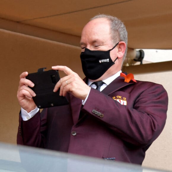 Le prince Albert II de Monaco et son fils le prince héréditaire Jacques et Bernard Laporte durant la dernière journée du World Rugby Sevens Repechage tournament qui se déroule au Stade Louis II le 20 juin 2021. Cette compétition est organisée par la Fédération Monégasque de Rugby (FMR), dont le président est Gareth Wittstock, le frère de la Princesse Charlene de Monaco. © Bruno Bebert/Bestimage