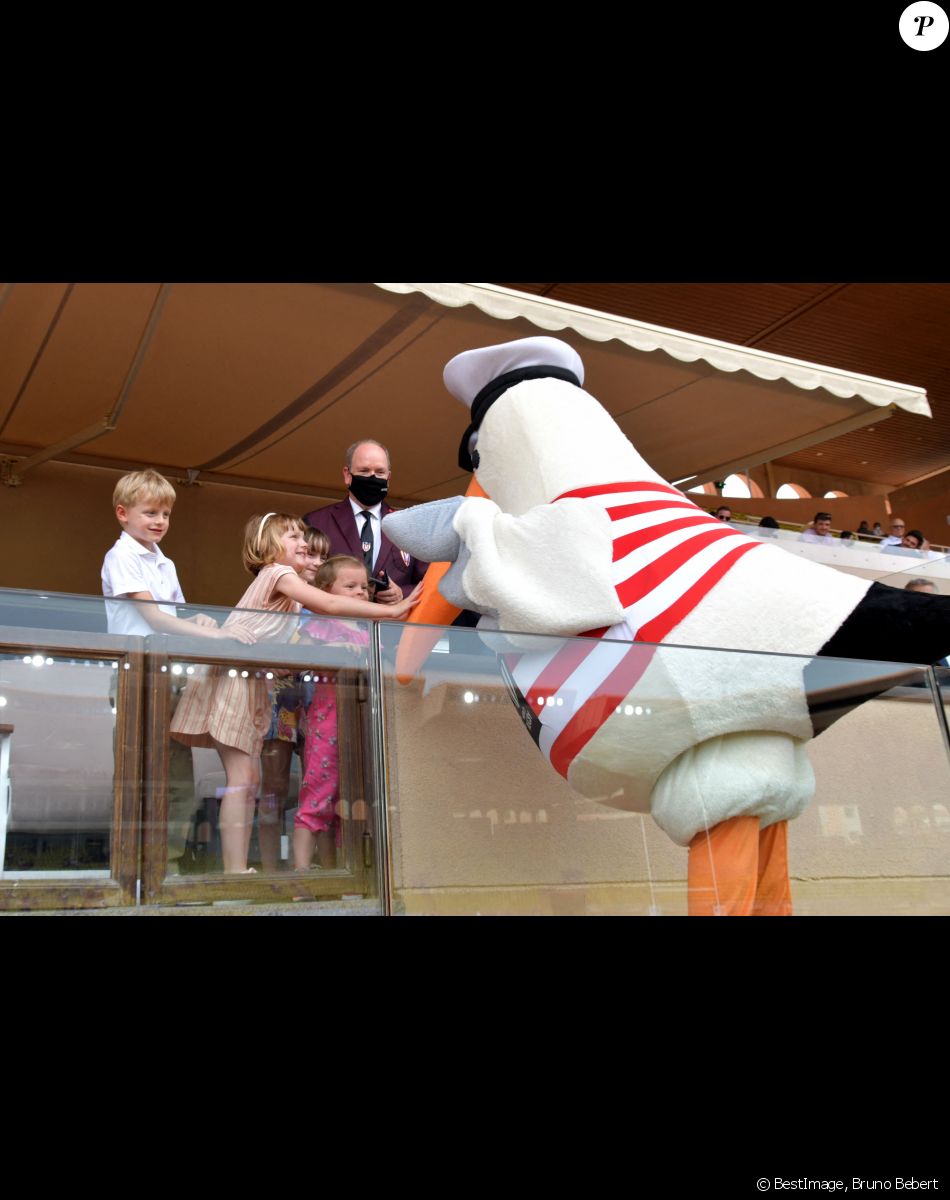 Le prince Albert II de Monaco, la princesse Gabriella, le prince héréditaire Jacques et leurs cousines, Bodie et Kaia Rose, les enfants de Gareth Wittstock, durant la dernière journée du World Rugby Sevens Repechage tournament qui se déroule au Stade Louis II le 20 juin 2021. Cette compétition est organisée par la Fédération Monégasque de Rugby (FMR), dont le président est Gareth Wittstock, le frère de la Princesse Charlene de Monaco. © Bruno Bebert/Bestimage