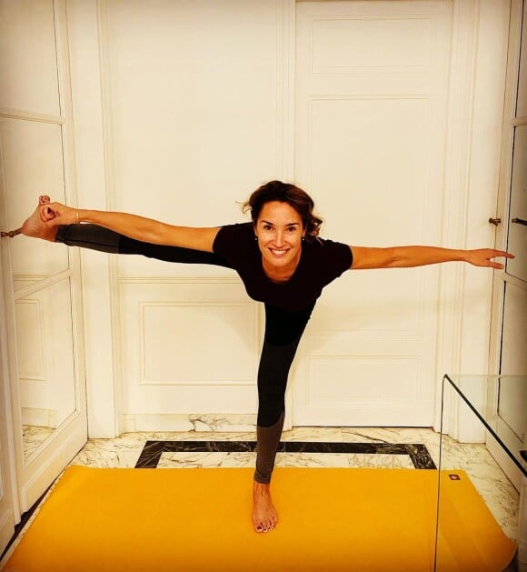 Marie-Sophie Lacarrau en pleine séance de yoga ! Juin 2021