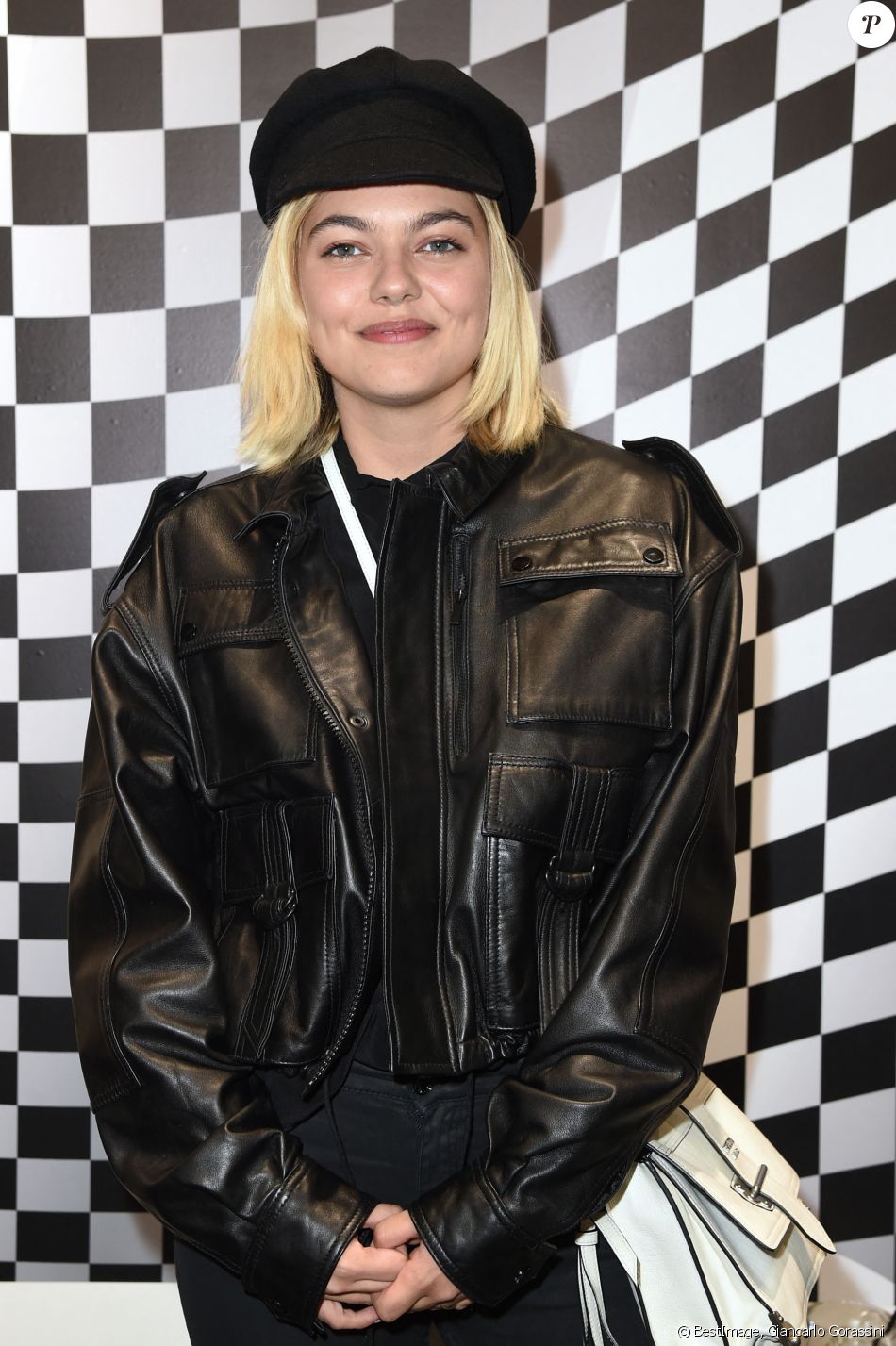 Exclusif - Louane Emera - Vernissage de l'exposition "Race Kit" par le photographe Mathieu César au concept store Montaigne Market à Paris, France, le 25 septembre 2018. © Giancarlo Gorassini/Bestimage