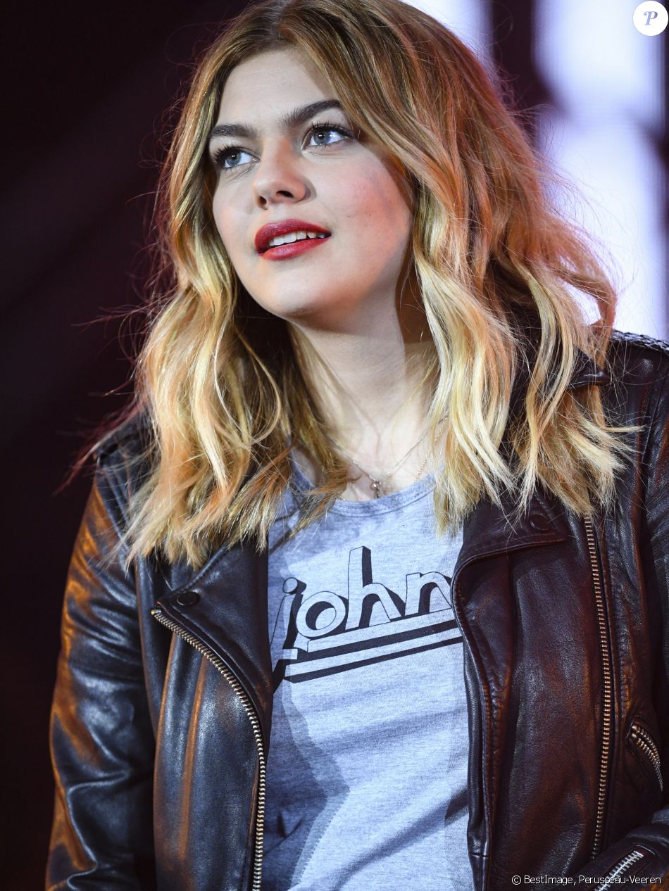 Exclusif - Louane Emera - Enregistrement de l'émission "Johnny, toute la musique qu'ils aiment" à la Seine Musicale, qui sera diffusée le 6 janvier sur TF1. Le 13 décembre 2017 © Perusseau-Veeren / Bestimage