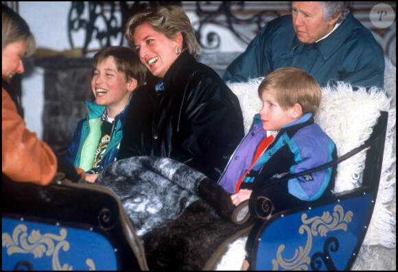 Diana et ses fils William et Harry en vacances à Lech en 1993.