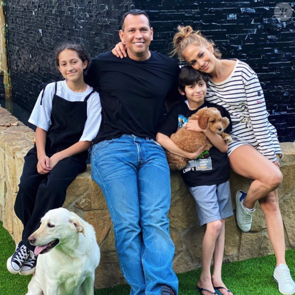 Jennifer Lopez, son ex-fiancé Alex Rodriguez et ses deux enfants, Max et Emme. Juin 2020.