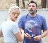 Ben Affleck se promène avec sa compagne Lindsay Shookus à Los Angeles, le 24 juin 2018.