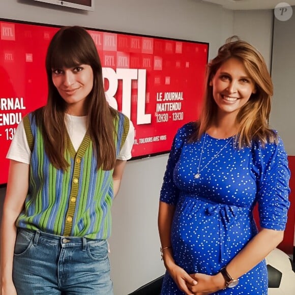 Ophélie Meunier et Clara Luciani dans les studios de RTL. Juin 2021