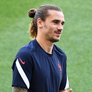 Antoine Griezmann - Les joueurs de l'équipe de France de football s'entrainent à Budapest pour l'Euro. © Anthony Bibard / FEP / Panoramic / Bestimage