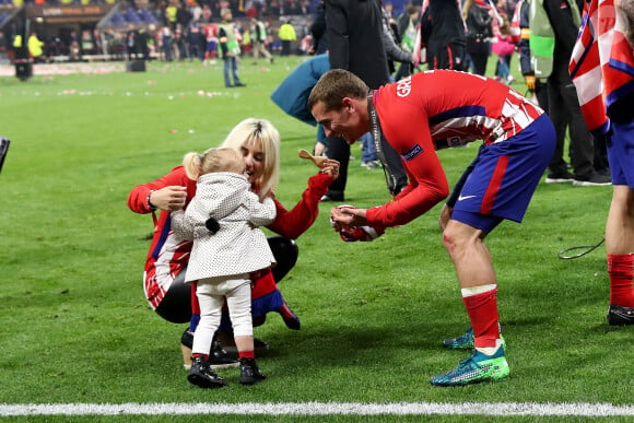 Antoine Griezmann, sa femme Erika Choperena et leur fille Mia après la finale de la Ligue Europa, l'Olympique de Marseille contre l'Atlético de Madrid au stade Groupama à Decines-Charpieu banlieue de Lyon, France, le 16 mai 2018. L'Atlético de Madrid a gagné 3-0. © Cyril Moreau/Bestimage -