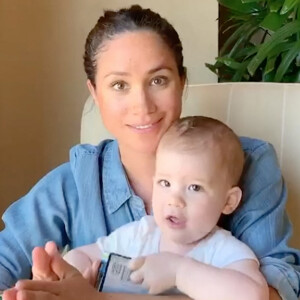 Meghan Markle, duchesse de Sussex, lit l'histoire "Duck ! Rabbit ! " à son fils Archie à l'occasion de son 1er anniversaire pour le compte Instagram de l'ONG "Save The Children". Los Angeles. Le 6 mai 2020.