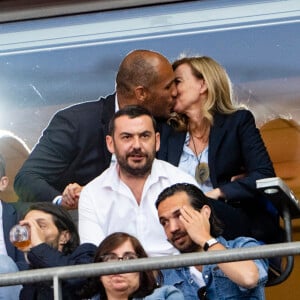 Exclusif - Valérie Trierweiler et son nouveau compagnon Romain Magellan (ex-star du rugby) s'embrassent dans les tribunes de la finale du Top 14 français entre Montpellier et Castres au Stade de France à Paris, le 2 juin 2018. © Pierre Perusseau/Bestimage