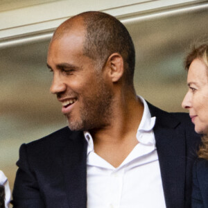 Exclusif - Valérie Trierweiler et son compagnon Romain Magellan s'embrassent dans les tribunes de la finale du Top 14 français entre Montpellier et Castres au Stade de France à Paris, le 2 juin 2018. © Pierre Perusseau/Bestimage