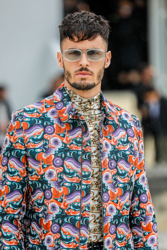 Baptiste Giabiconi arrive au défilé de mode masculine prêt-à-porter printemps-été 2022 Dior x Travis Scott à Paris, France, le 25 juin 2021. © Clovis-Veeren/Bestimage