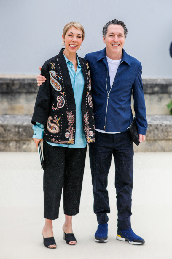 Mathilde Favier et Guillaume Gallienne arrivent au défilé de mode masculine prêt-à-porter printemps-été 2022 Dior x Travis Scott à Paris, France, le 25 juin 2021. © Clovis-Veeren/Bestimage