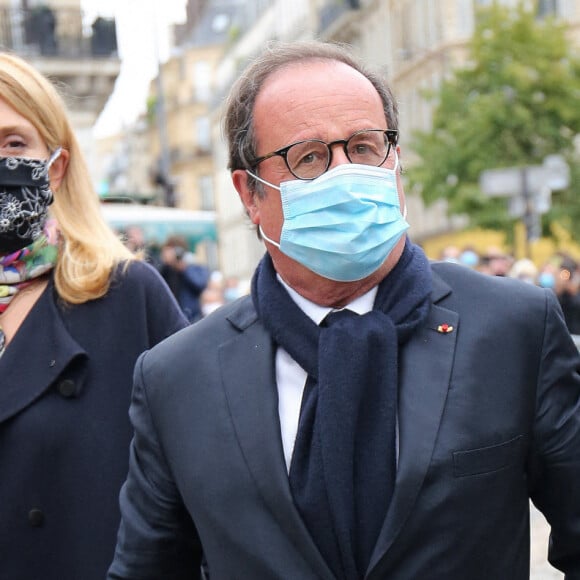 François Hollande et sa compagne Julie Gayet aux obsèques de Juliette Gréco en l'église Saint-Germain-des-Prés. Le 5 octobre 2020. © Jacovides-Moreau / Bestimage