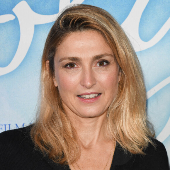 Julie Gayet à l'avant-première du film "Poly" au cinéma UGC Normandie à Paris, France, le 4 octobre 2020. © Coadic Guirec/Bestimage