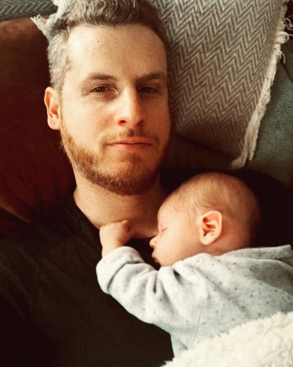 Yann Couvreur pose avec son bébé sur Instagram, le 2 janvier 2020.
