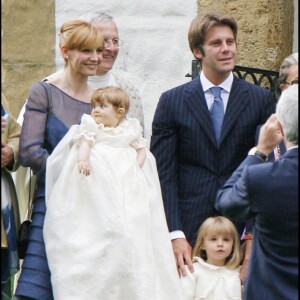 Baptême de la princesse Luisa avec ses parents, le prince Emmanuel Philibert de Savoie et Clotilde Courau, avec leur fille aînée Vittoria, à Gstaad, en Suisse en 2007.