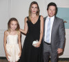 Mark Wahlberg avec sa femme Rhea Durham et leur fille Ella Rae Wahlberg à la soirée "Operation Smile" à l'hôtel "The Beverly Wilshire" à Beverly Hills.