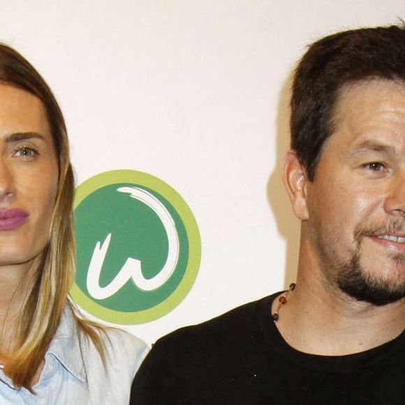 Mark Wahlberg et sa femme Rhea Durham - Inauguration du nouveau restaurant "Wahlburgers" à Coney Island à New York, le 23 juin 2015.