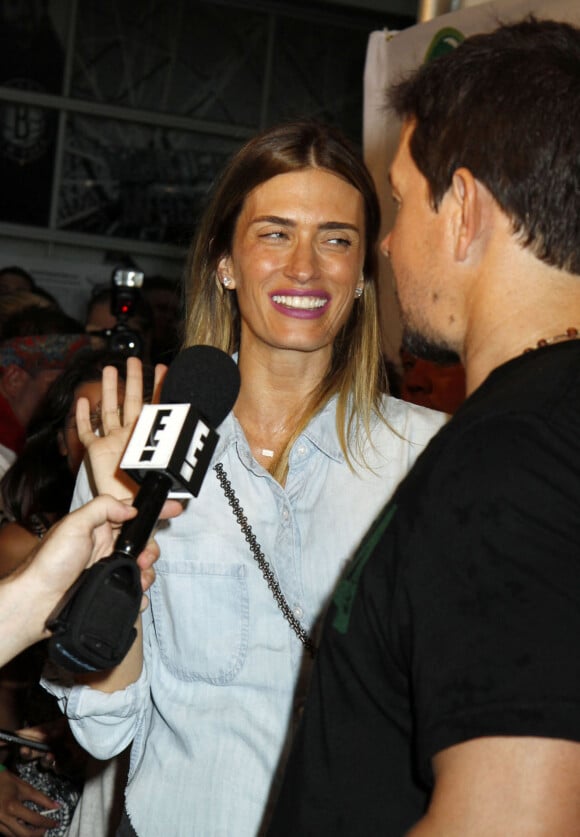 Mark Wahlberg et sa femme Rhea Durham - Inauguration du nouveau restaurant "Wahlburgers" à Coney Island à New York, le 23 juin 2015.