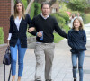 Exclusif - Mark Wahlberg, sa femme Rhea et leur fille Ella se promènent à Los Angeles, le 24 avril 2015.