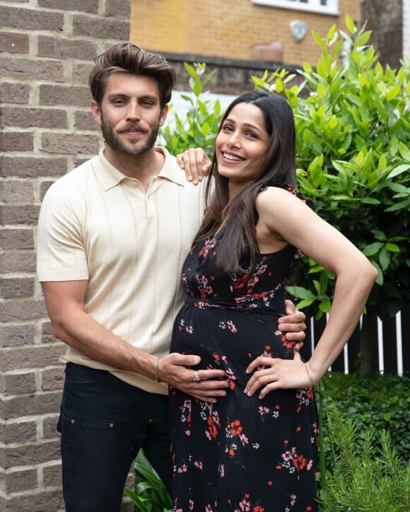 Freida Pinto et son fiancé Cory Tran attendent leur premier enfant ! 28 juin 2021