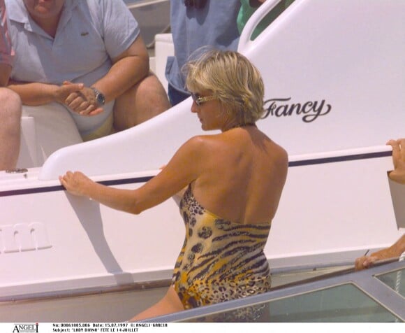 Lady Diana fête le 14 juillet à Saint Tropez, en 1995. 