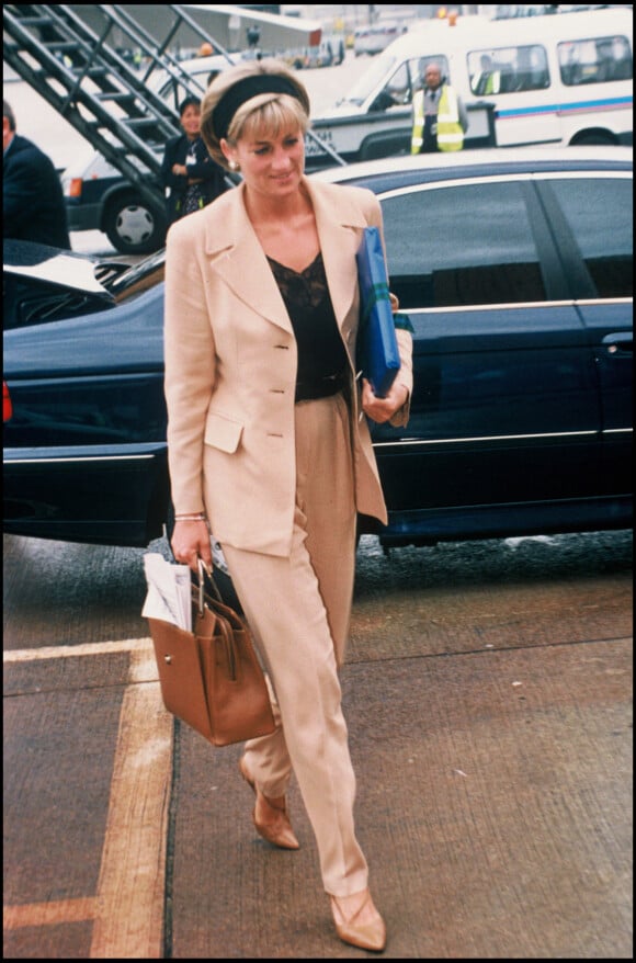 Archives - Diana Spencer à l'aéroport d'Heathrow à Londres. 