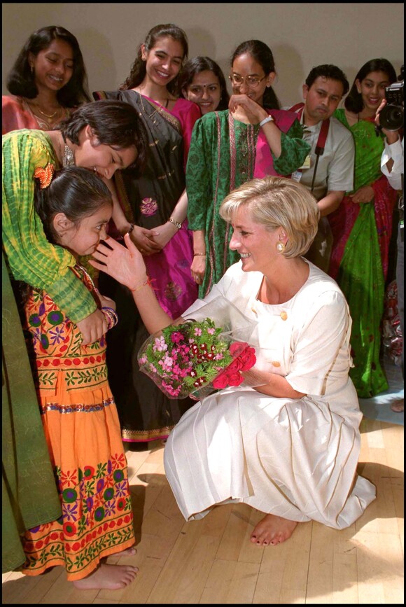 Lady Diana à la mission hindou Swaminarayan de Londres. 