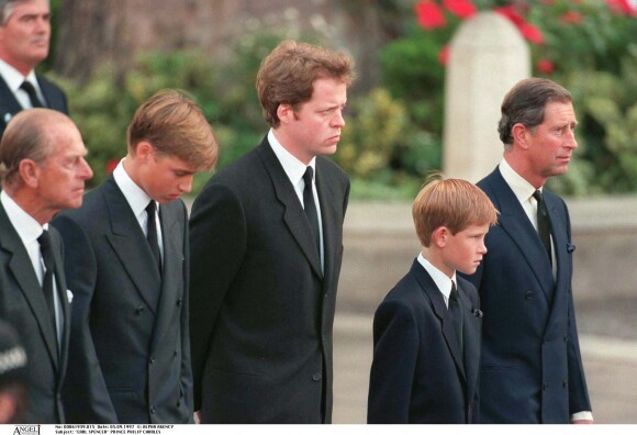 Earl Spencer, le prince Harry, le prince William et Charles aux funérailles de Lady Diana. 