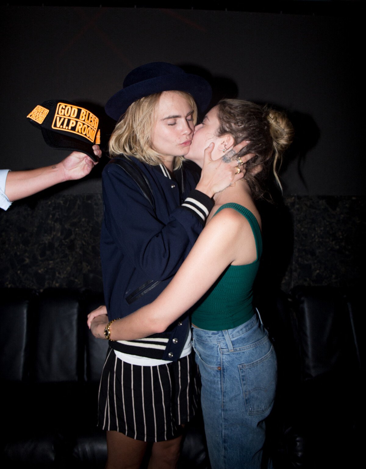 Cara Delevingne cash sur sa relation avec Ashley Benson et leurs photos  