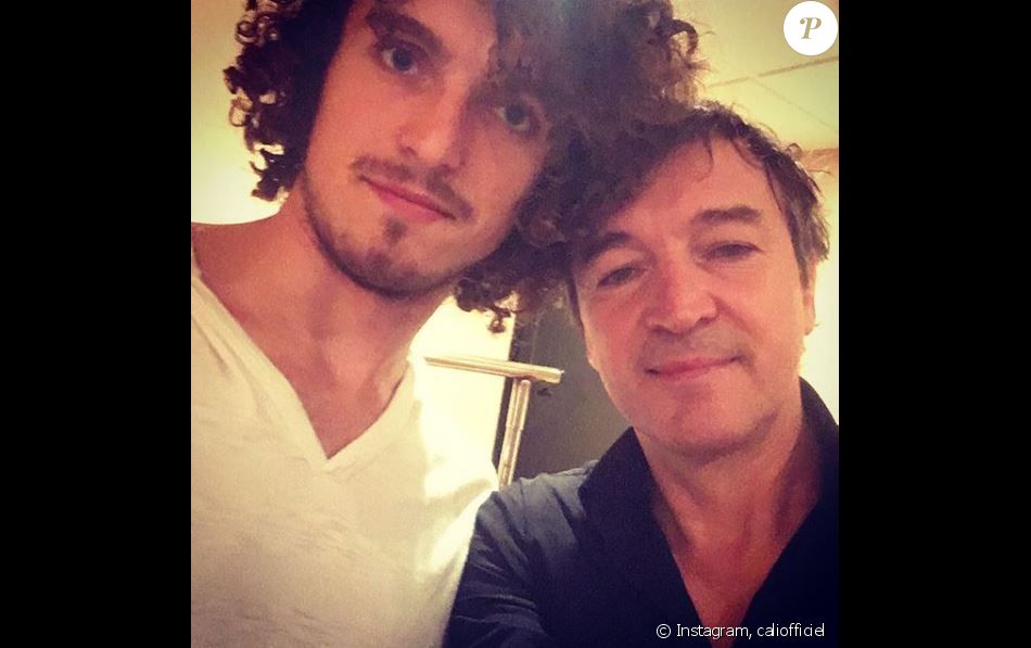 Cali pose avec son fils Milo-James sur Instagram. Novembre 2018
