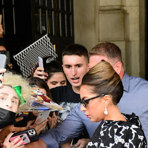 Lady Gaga quitte l'hôtel Plaza à New York, vêtue d'une robe Giuseppe di Morabito. Le 30 juin 2021.