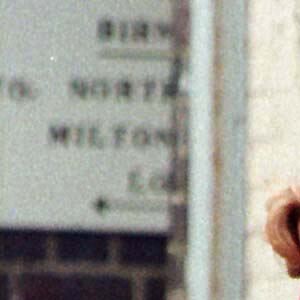 Le prince Harry, Jane Fellowes et le prince Charles à Londres le jour des funérailles de Diana, en 1997.