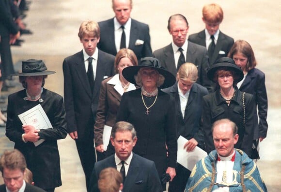 Susan Barrantes, Sarah McCorquodale, Jane Fellowes, le prince Charles, le comte Charles Spencer - Obsèques de Diana à Londres en 1997. 