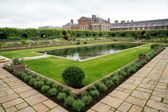 Les jardins du palais de Kensington, le prince William et le prince Harry inaugurent une statue hommage à leur mère Diana, au jour de ses 60 ans. Le 1er juillet 2021